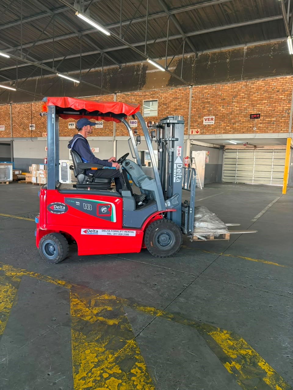 Qualified forklift load testing inspector image