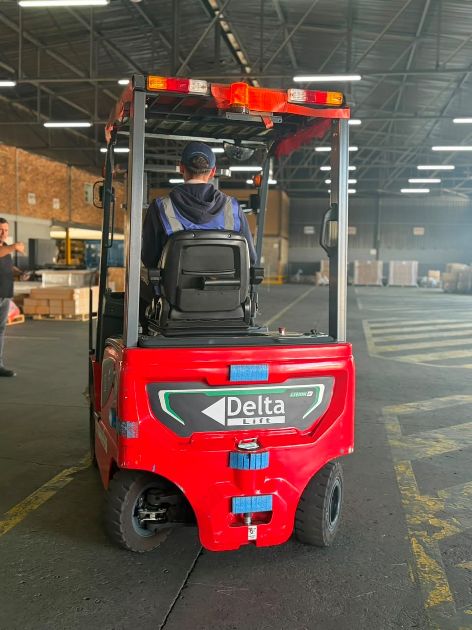 Electric forklift image